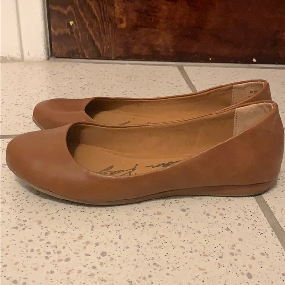 American Rag Shoes | Camel Roundtoe Flats | Poshmark